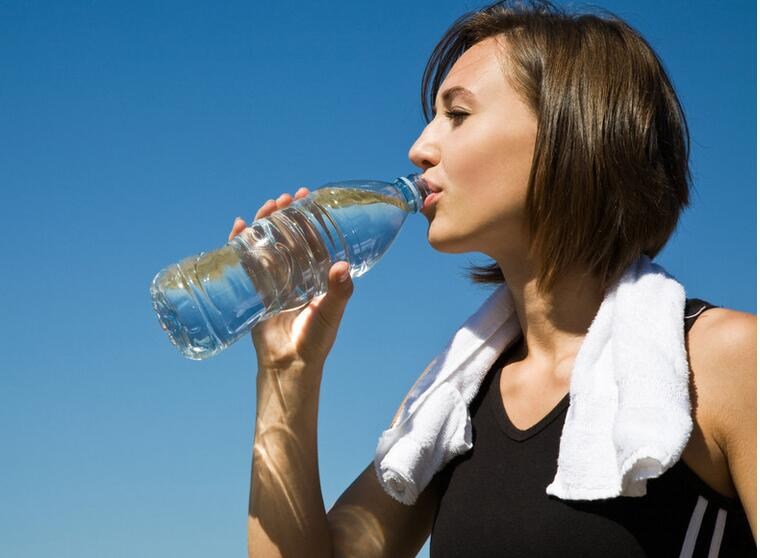 喝瓶裝水損害大？你知道多少專家提示?。?/>
        		    		    			</a>
		</div>
		<div   id=